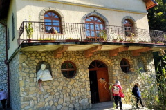 Csakvar-Vertesi-Naturpark-Latogatokozpont-Geszner-haz-766x1024